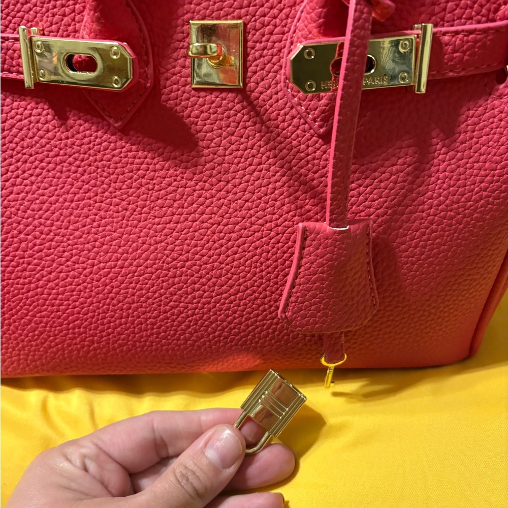 Chic Fuchsia Satchel with Gold Accents - Picture 4 of 4